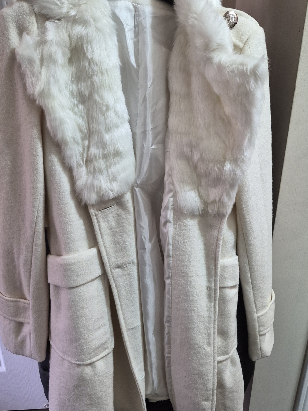 Ivory Cream Faux Fur Collar Coat – Size Large